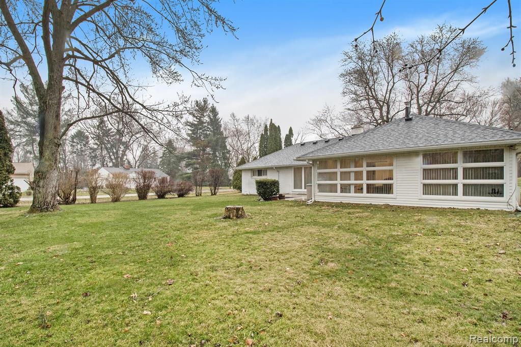2332 Rutherford Road Bloomfield Hills, MI 48302 - Photo 32 of 36