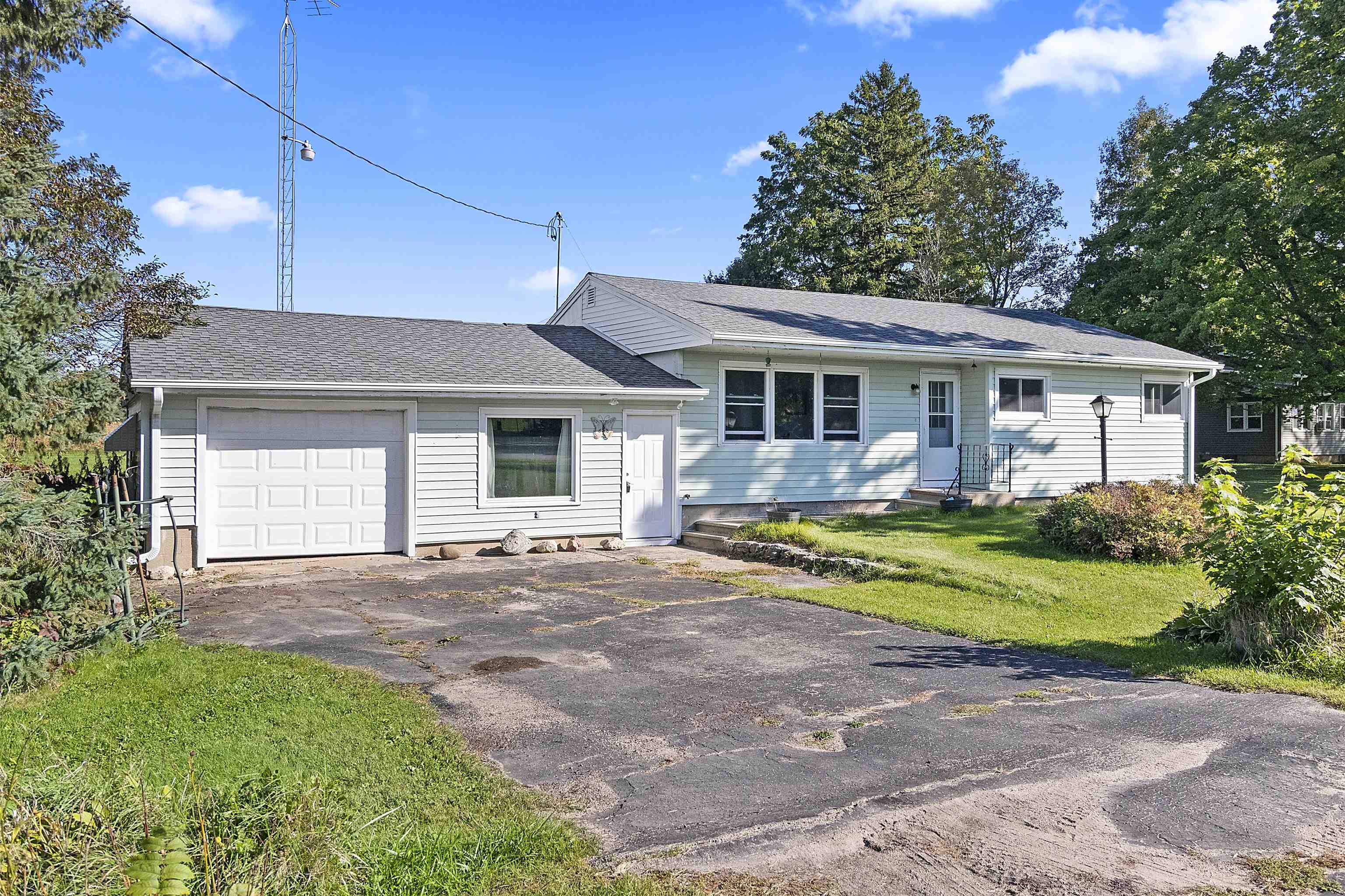 W11319 Rose-Eld Road Ripon, WI 54971 - Photo 2 of 32 Gallery Image 2