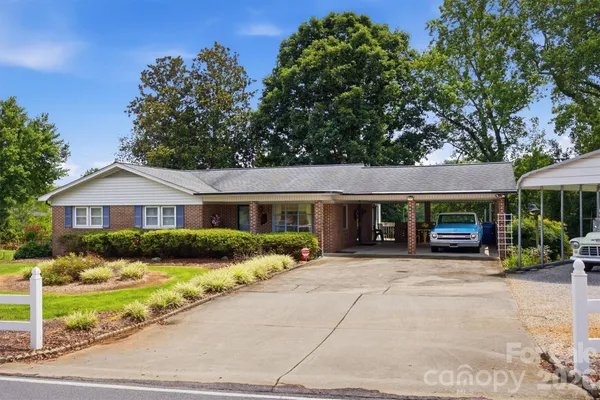 $339,999 | 2711 Fairway Acres Circle, Lenoir, NC 28645