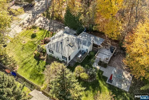 $397,500 | 112 Lakeview Terrace, Oakland, NJ 07436