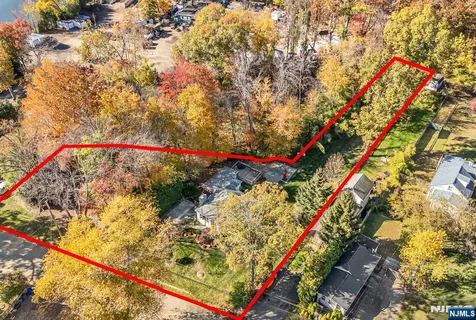 $397,500 | 112 Lakeview Terrace, Oakland, NJ 07436