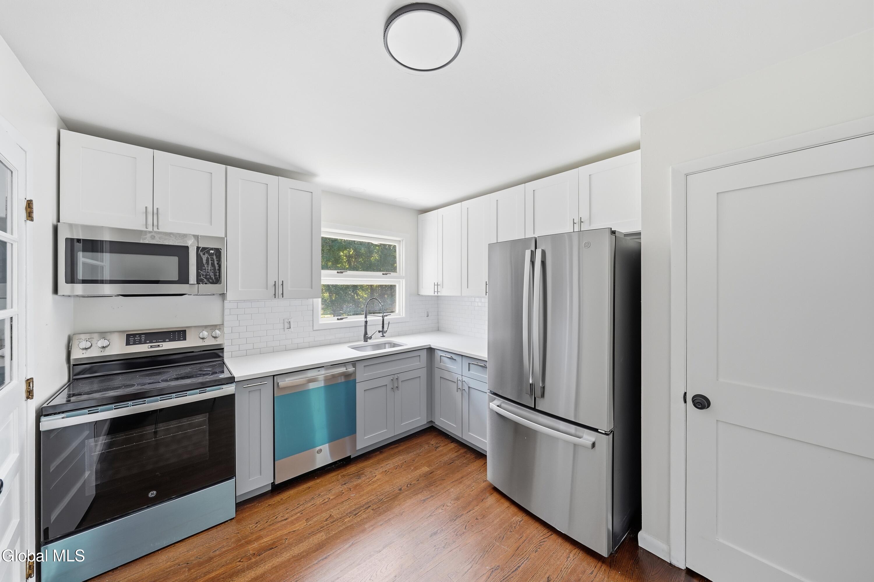 72 Cordell Road Schenectady, NY 12304 - Photo 8 of 15 DSC09480