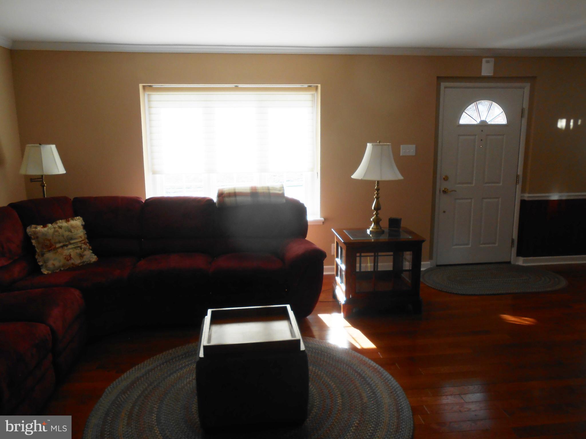 1209 Cambridge Road Warminster, PA 18974 - Photo 3 of 34 Living Room