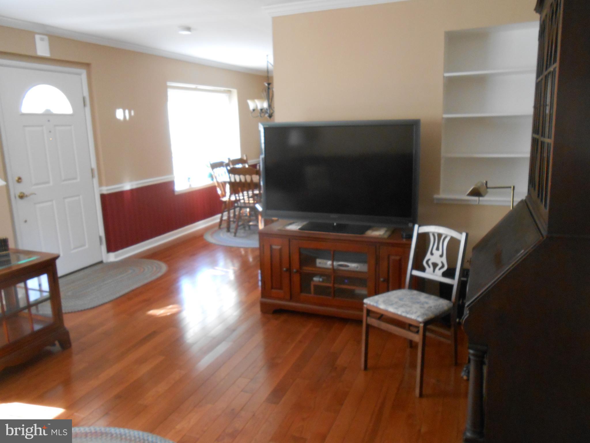 1209 Cambridge Road Warminster, PA 18974 - Photo 4 of 34 Living Room