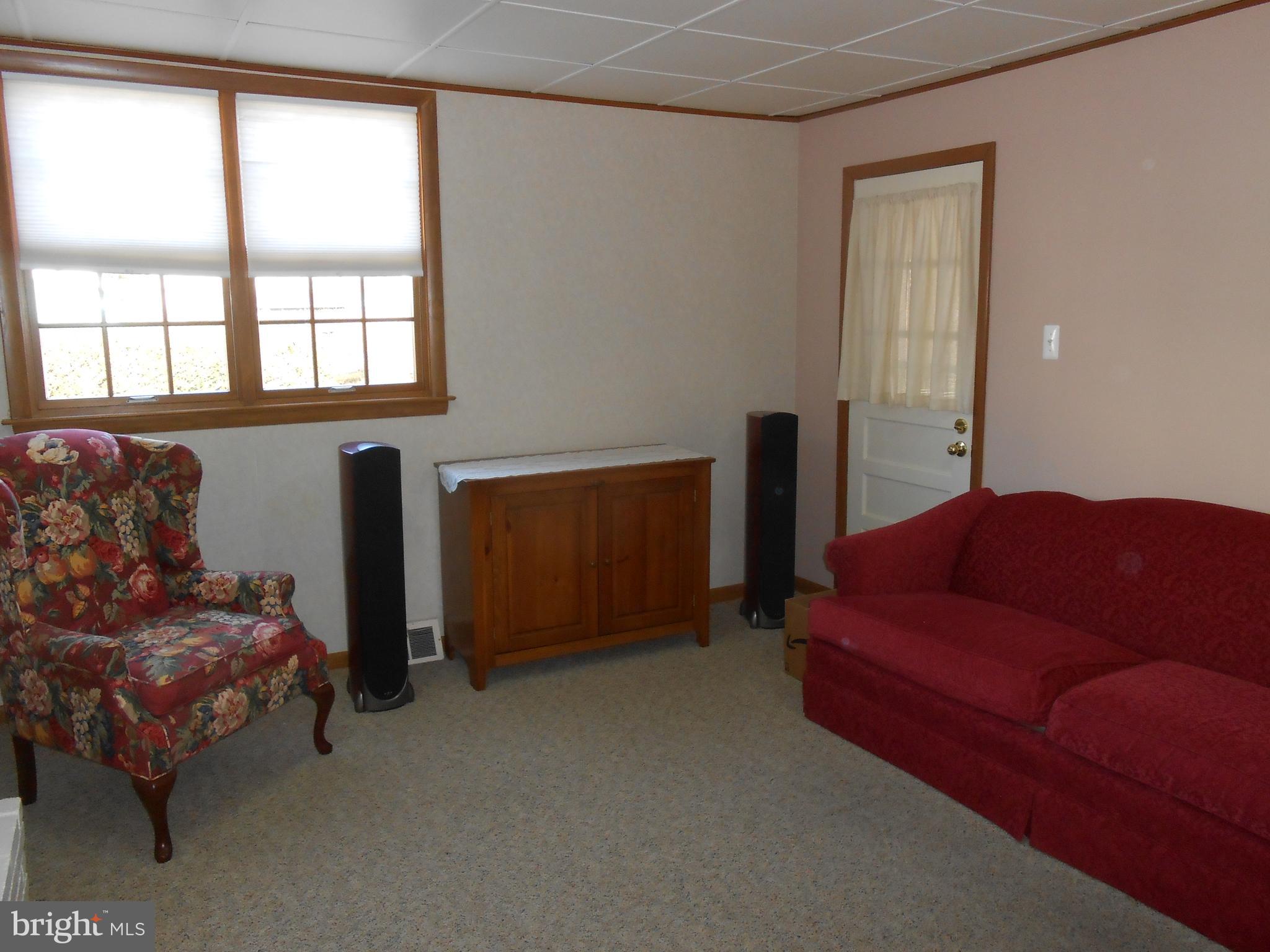 1209 Cambridge Road Warminster, PA 18974 - Photo 10 of 34 Family Room