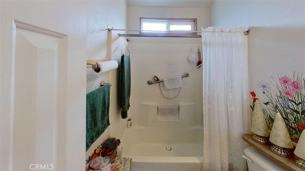 43 Riversea Road Seal Beach, CA 90740 - Photo 6 of 7 a bathroom with a shower and a tub