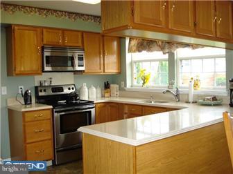 77 Raintree Drive Sicklerville, NJ 08081 - Photo 4 of 12 Kitchen
