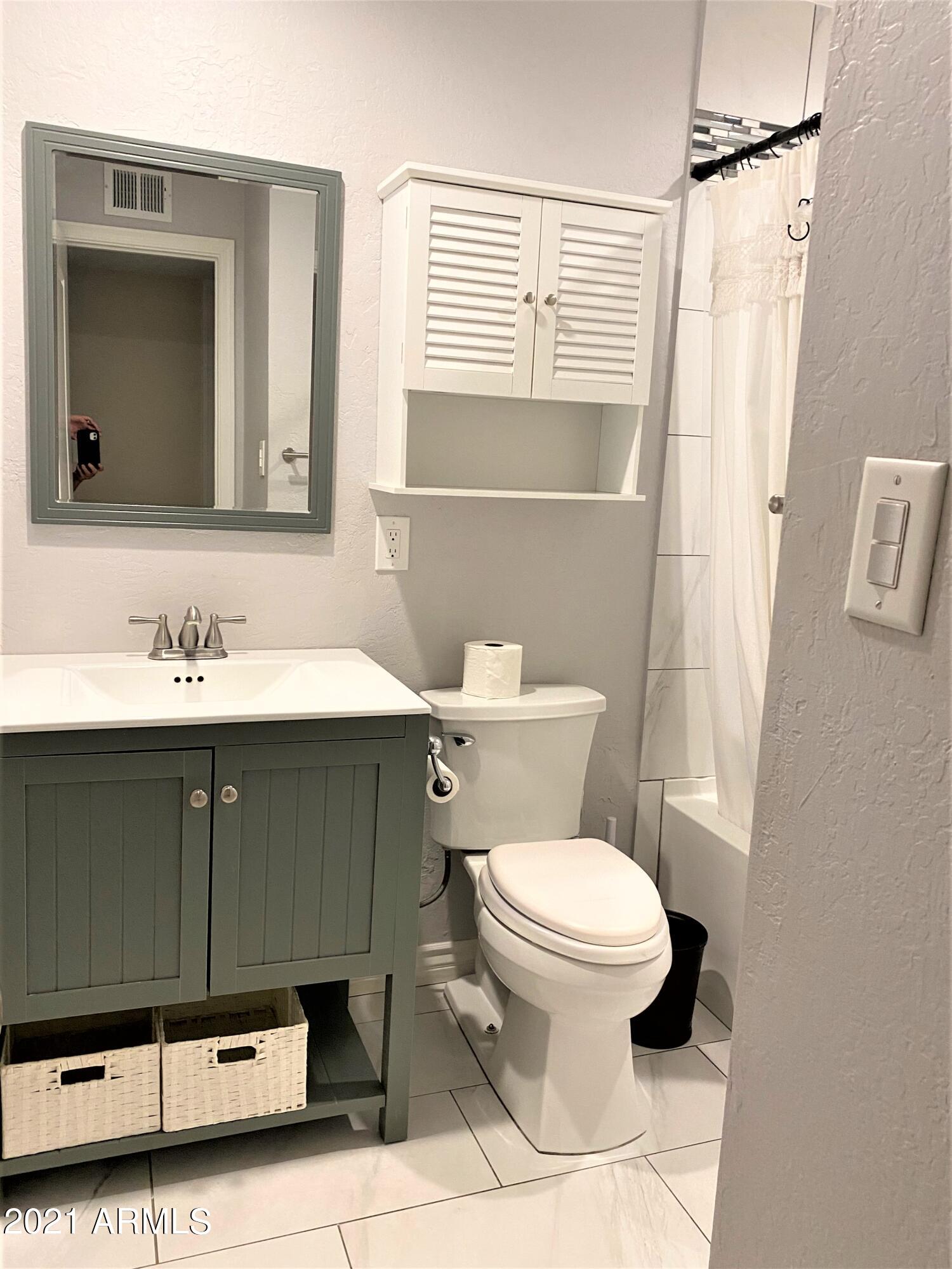 7429 East Almeria Road Scottsdale, AZ 85257 - Photo 12 of 21 hall ba