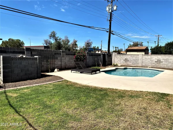 $2,895 | 7429 East Almeria Road, Scottsdale, AZ 85257