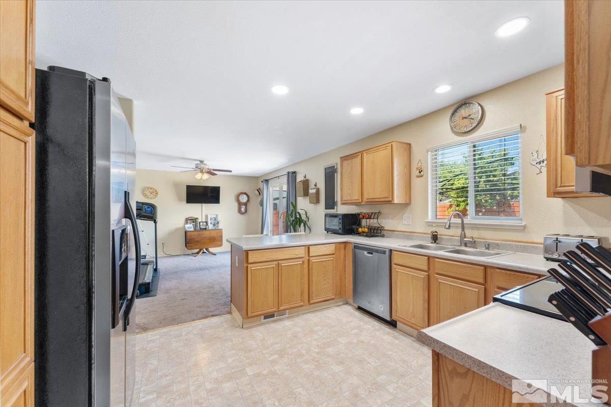 18219 Silverleaf Court Reno, NV 89508 - Photo 5 of 31 Photo 5