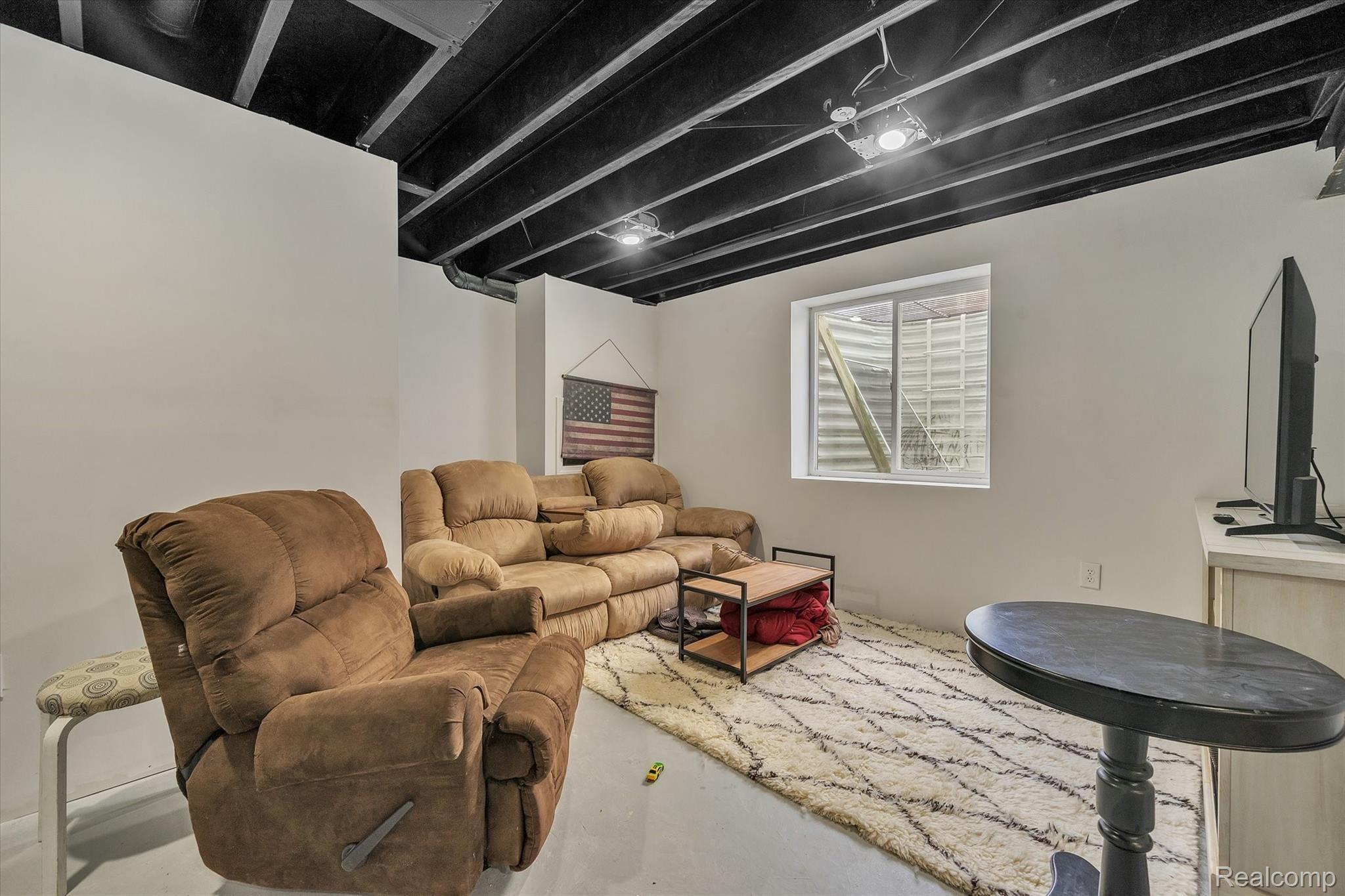 1426 Secretariat Way Howell, MI 48843 - Photo 27 of 37 33-1426-Secretariat-Way-WindowStill-Real-Estate-Photography-33.jpg