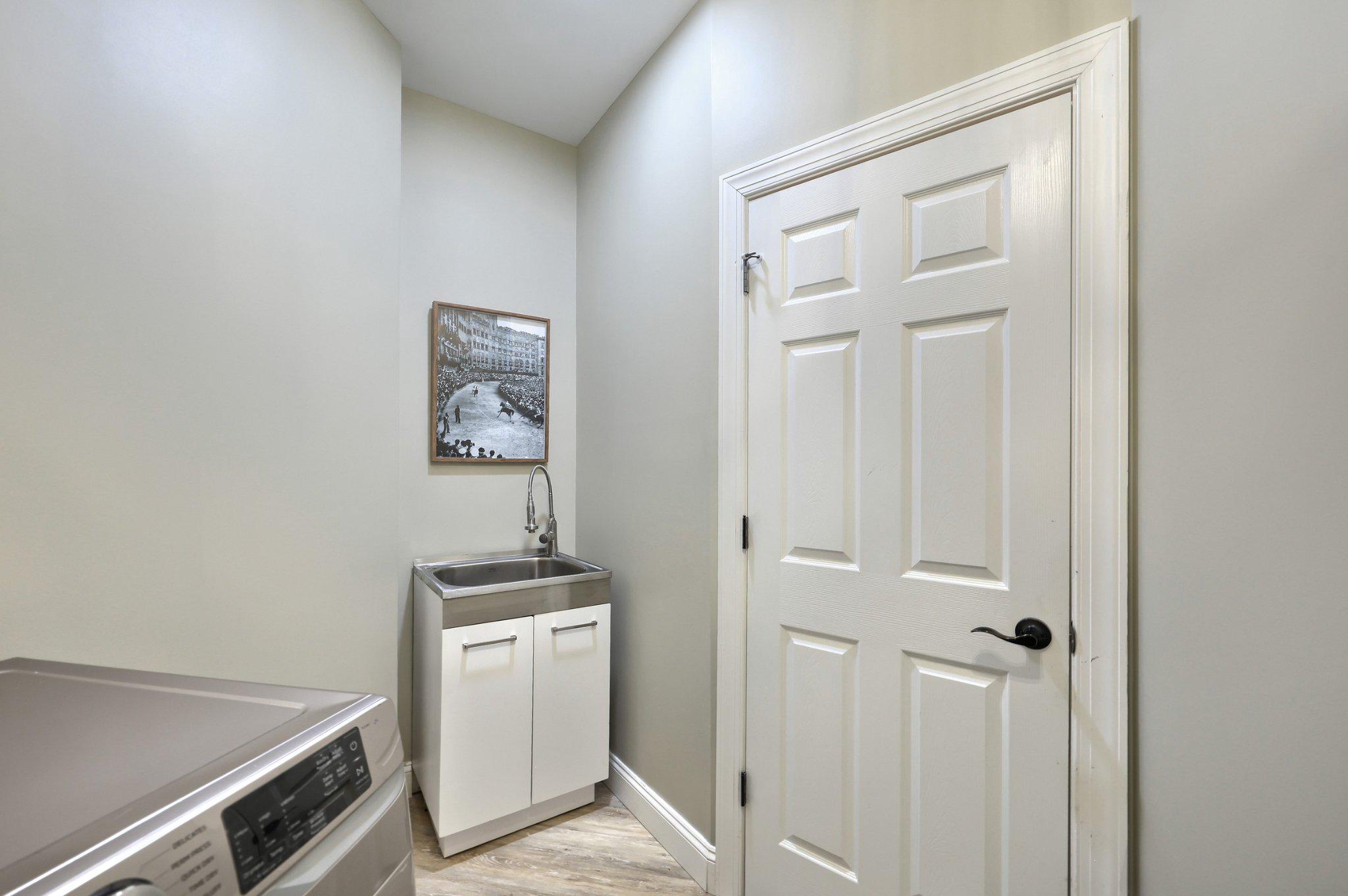 305 Gun Club Road New Oxford, PA 17350 - Photo 24 of 56 Laundry/mudroom equipped w/ utility sink.