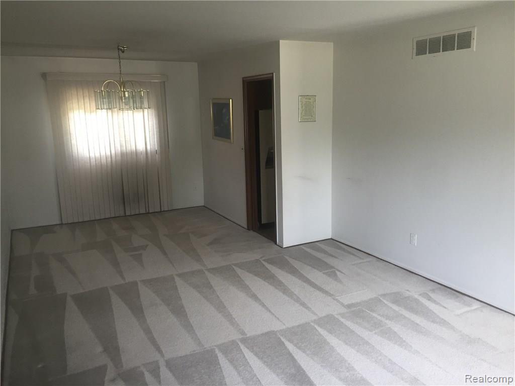 26421 Raine Street Oak Park, MI 48237 - Photo 5 of 8