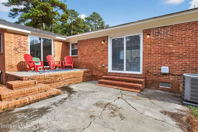 $359,900 | 1607 Dellaire Drive, Elizabeth City, NC 27909