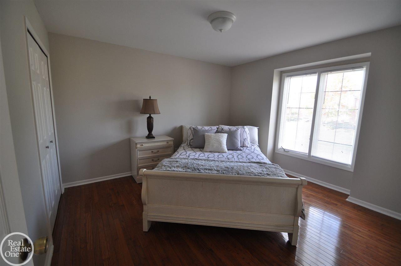 2025 Ridgefield Court Rochester Hills, MI 48306 - Photo 16 of 30