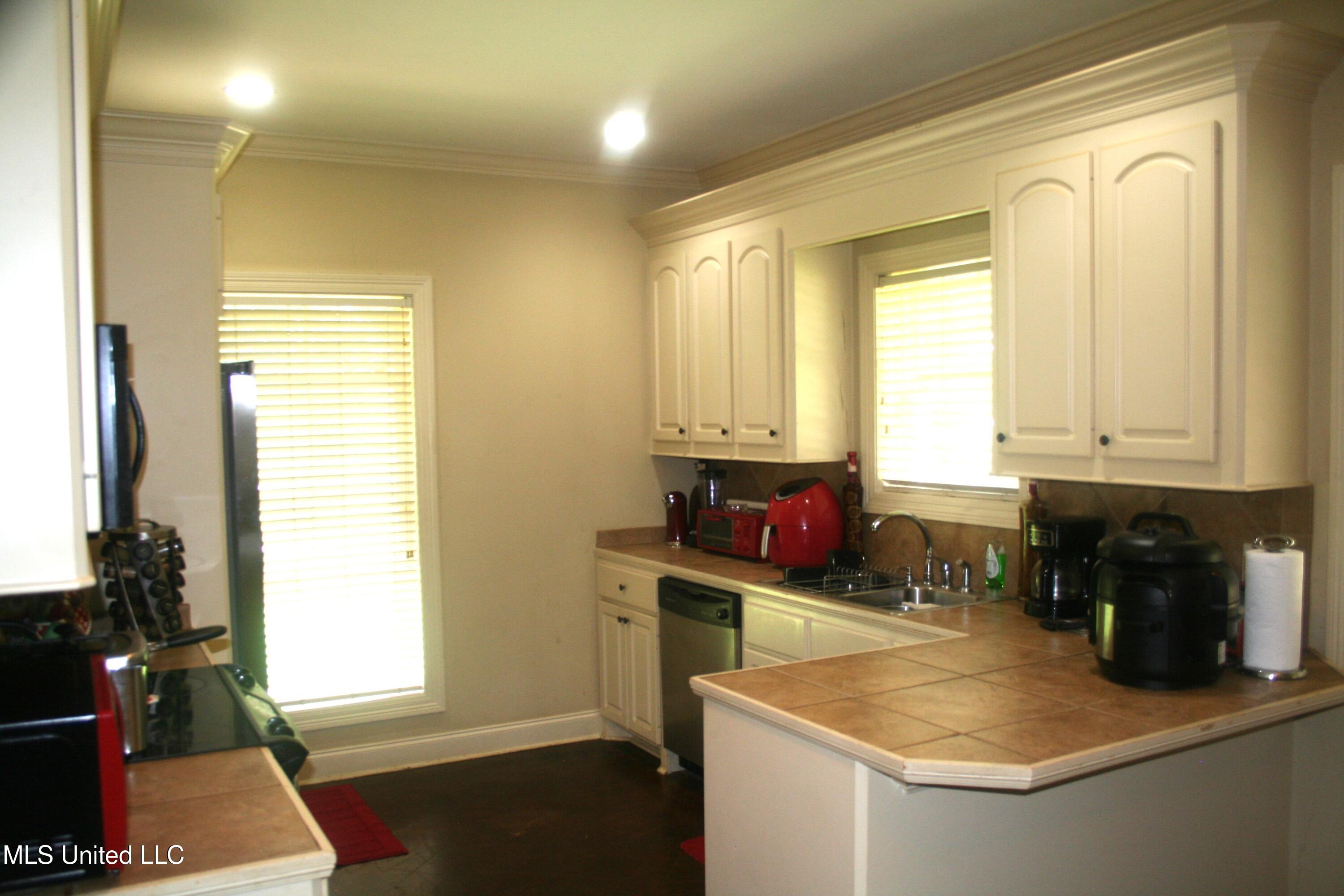 304 Whitetail Court Florence, MS 39073 - Photo 12 of 18 IMG_2358