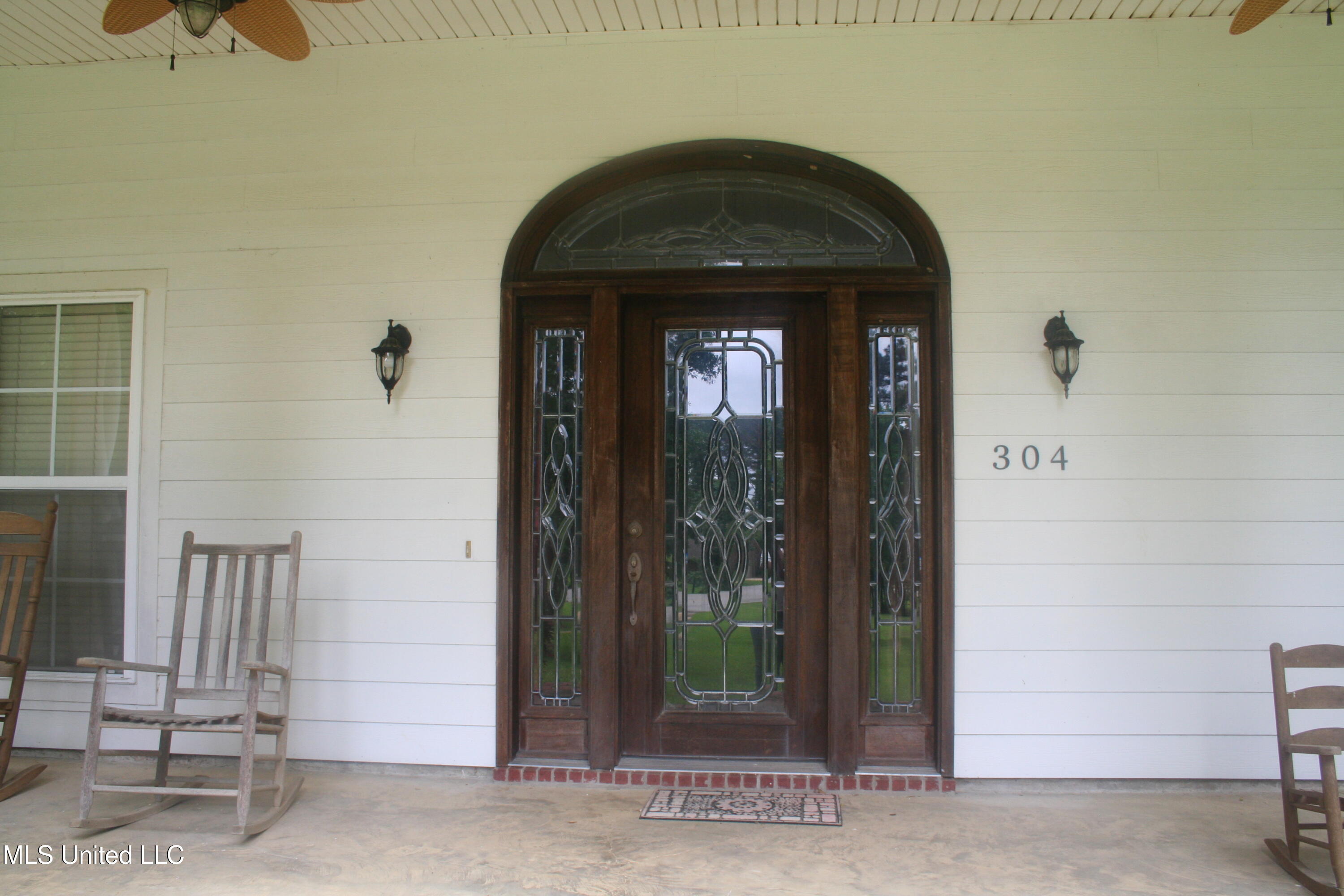 304 Whitetail Court Florence, MS 39073 - Photo 2 of 18 IMG_2297