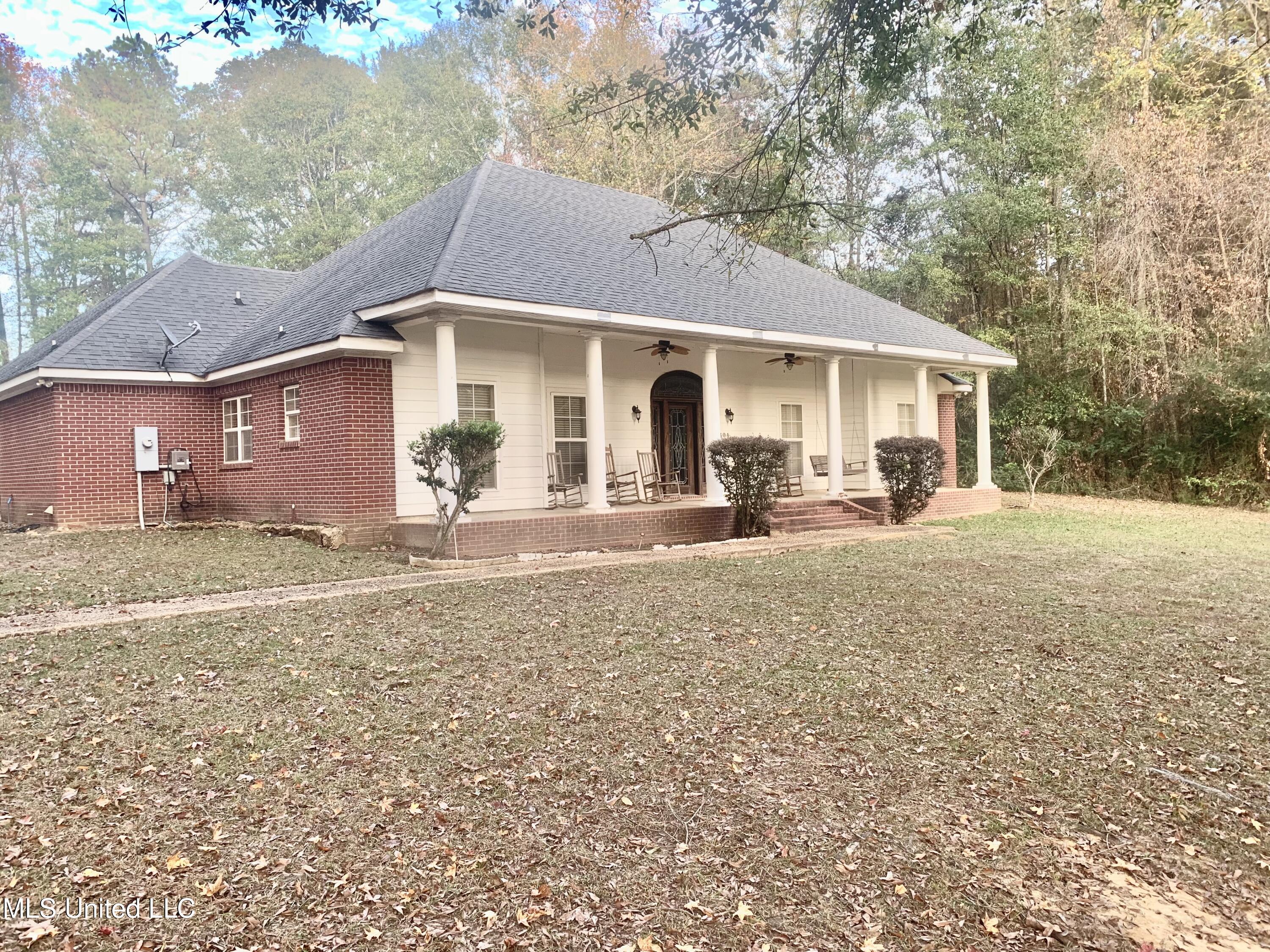 304 Whitetail Court Florence, MS 39073 - Photo 3 of 17 304 Whitetail ct 1