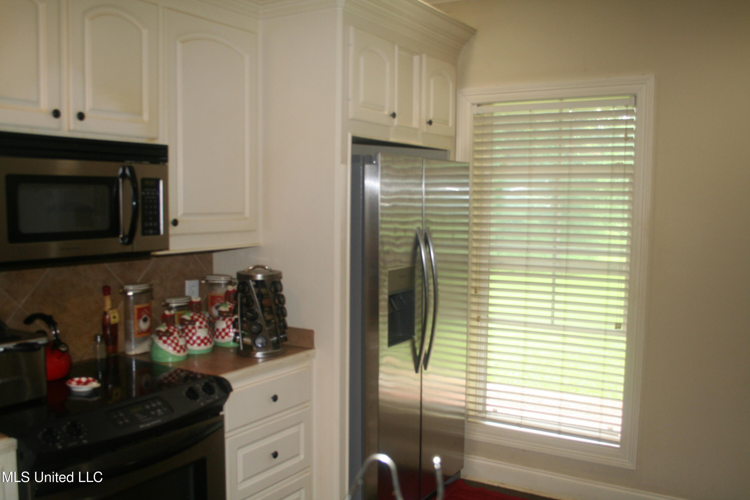 304 Whitetail Court Florence, MS 39073 - Photo 9 of 17 IMG_2363