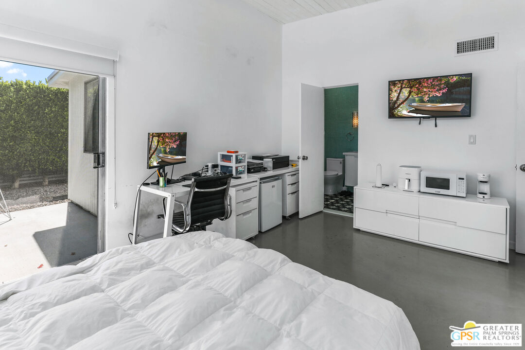 971 East Alexander Way Palm Springs, CA 92262 - Photo 19 of 54