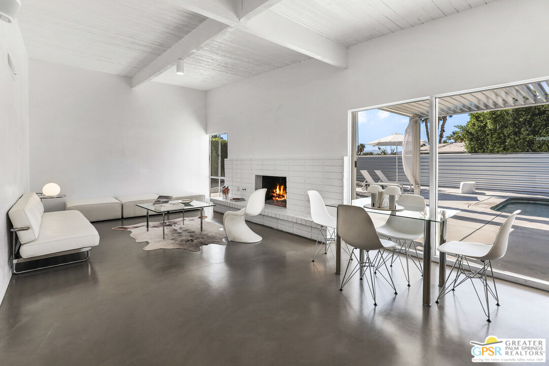 971 East Alexander Way Palm Springs, CA 92262 - Photo 4 of 54