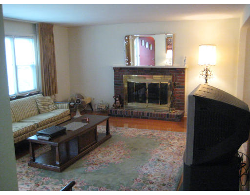 122 Lyman Road Milton, MA 02186 - Photo 6 of 12 Gallery Image 6