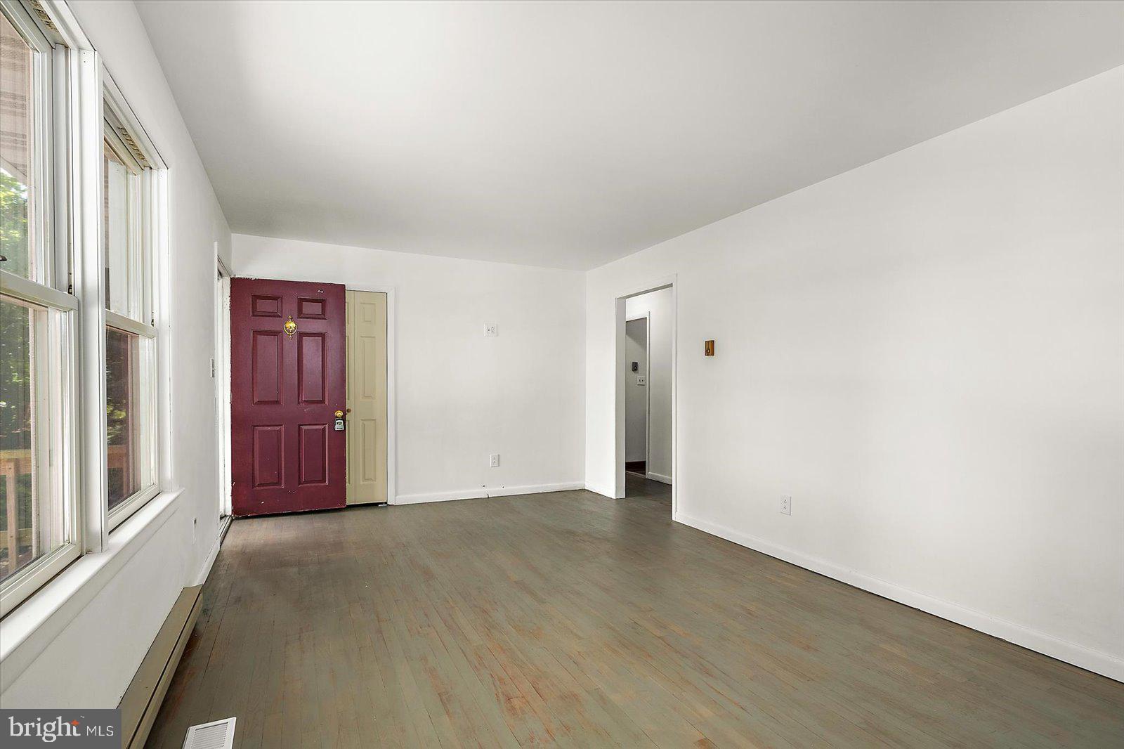 28481 Adkins Road Salisbury, MD 21801 - Photo 6 of 43 Spacious living room