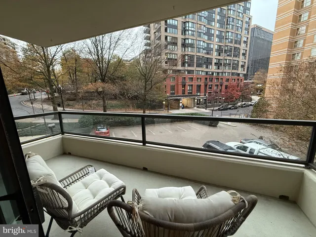 $2,500 | 1600 North Oak Street, Unit 206, Arlington, VA 22209