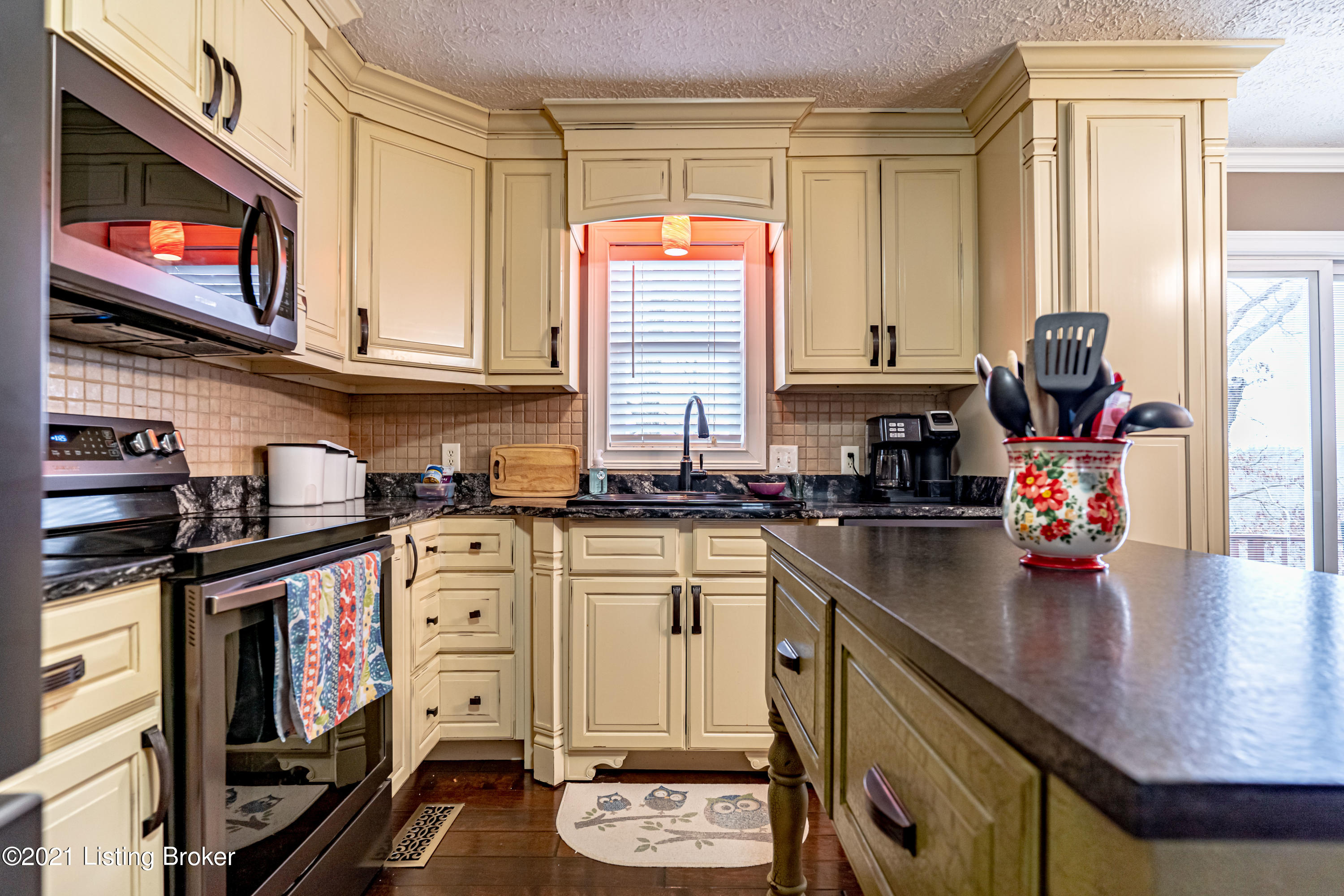 668 Salem Church Road Bee Spring, KY 42207 - Photo 9 of 92 10
