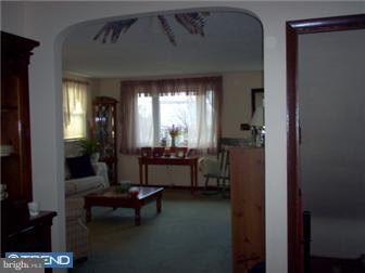3300 Fordham Road Philadelphia, PA 19114 - Photo 3 of 11 Living Room