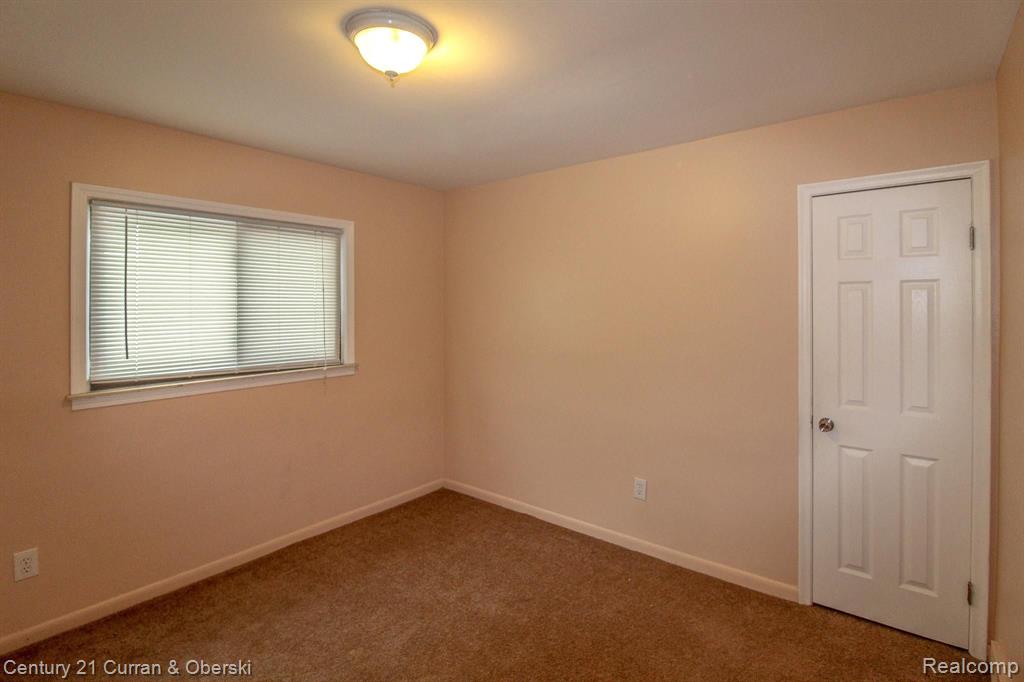 27034 Ford Road Dearborn Heights, MI 48127 - Photo 10 of 20