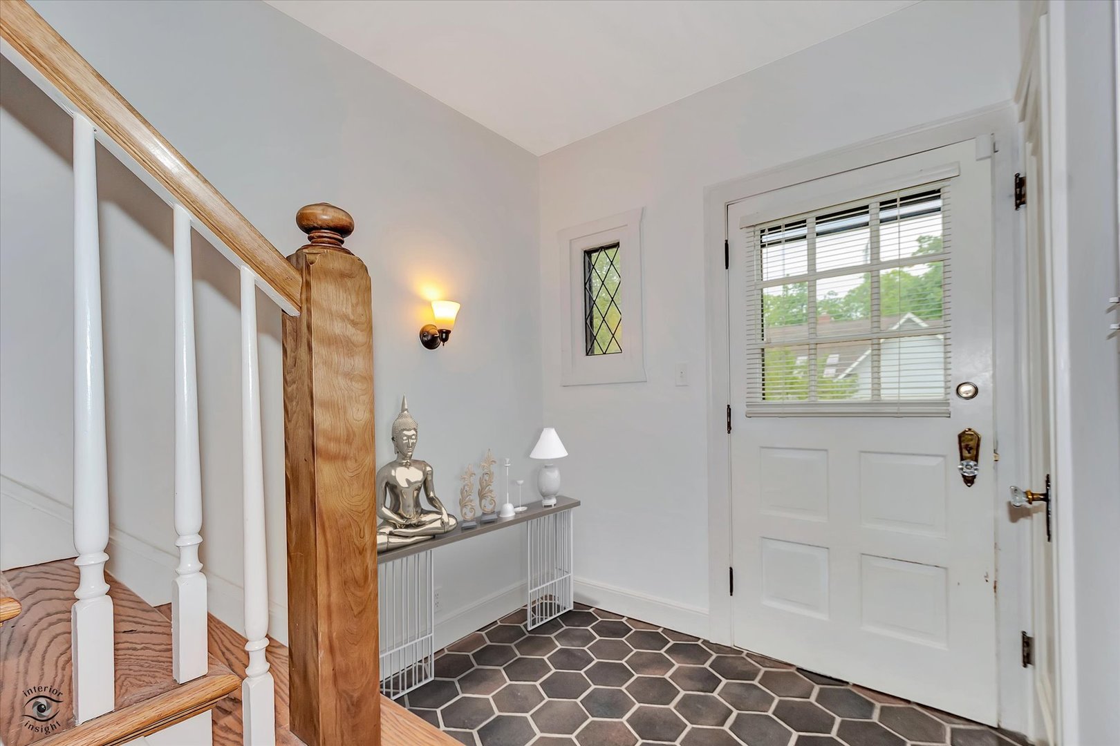 920 Juniper Road Glenview, IL 60025 - Photo 2 of 25 a room with windows and gate