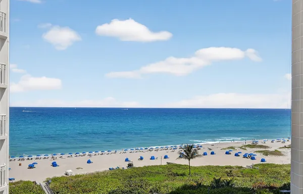 $975,000 | 3000 North Ocean Drive, Unit 9H, Singer Island, FL 33404