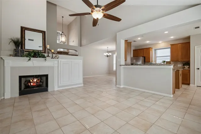 $2,990 | 35 North York Gate Court, The Woodlands, TX 77382