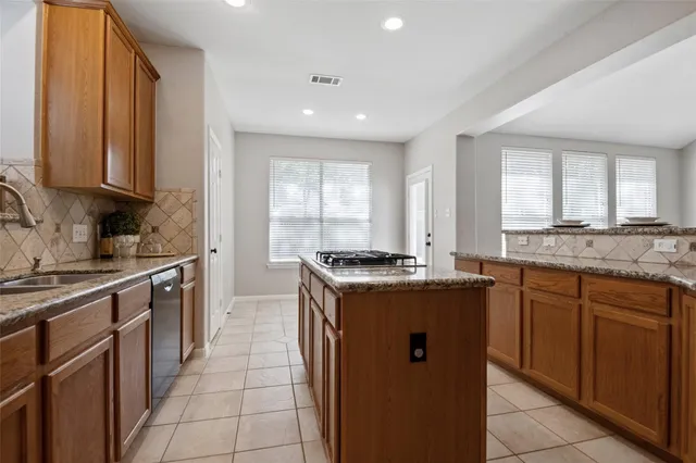 $2,990 | 35 North York Gate Court, The Woodlands, TX 77382