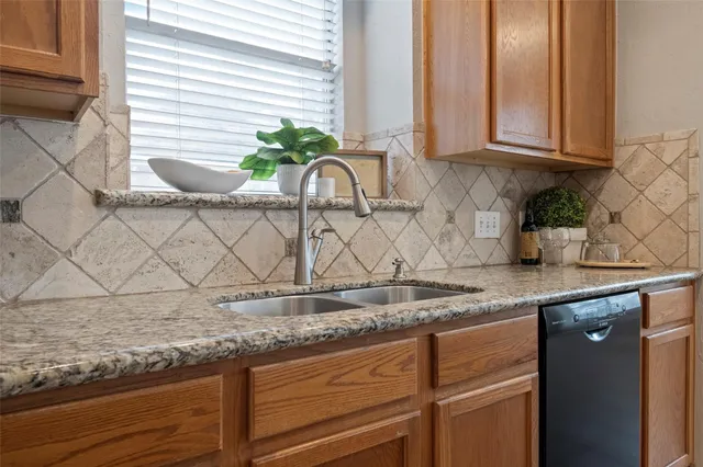 $2,990 | 35 North York Gate Court, The Woodlands, TX 77382