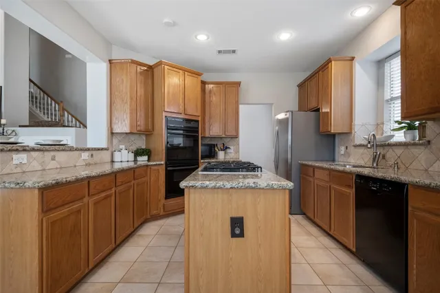 $2,990 | 35 North York Gate Court, The Woodlands, TX 77382