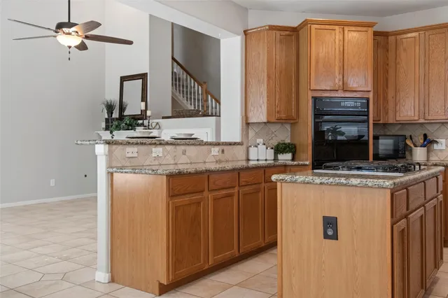 $2,990 | 35 North York Gate Court, The Woodlands, TX 77382