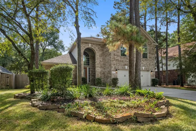 $2,990 | 35 North York Gate Court, The Woodlands, TX 77382