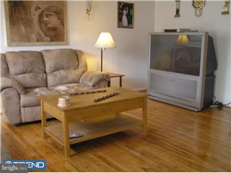 10816 Harrow Road Philadelphia, PA 19154 - Photo 4 of 12 Living Room