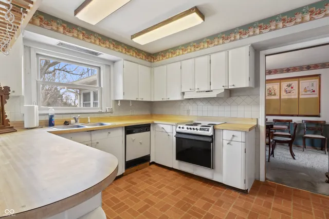 $300,000 | 8743 Washington Blvd E Drive, Indianapolis, IN 46240