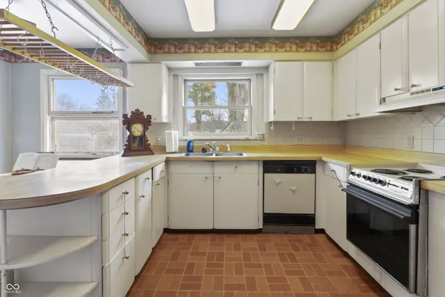 $300,000 | 8743 Washington Blvd E Drive, Indianapolis, IN 46240