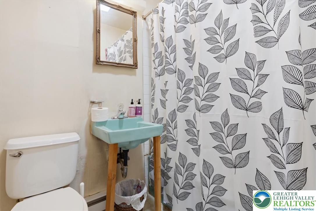 143 Logger Road Canadensis, PA 18325 - Photo 19 of 32 A well-maintained full bathroom provides comfort and practicality.