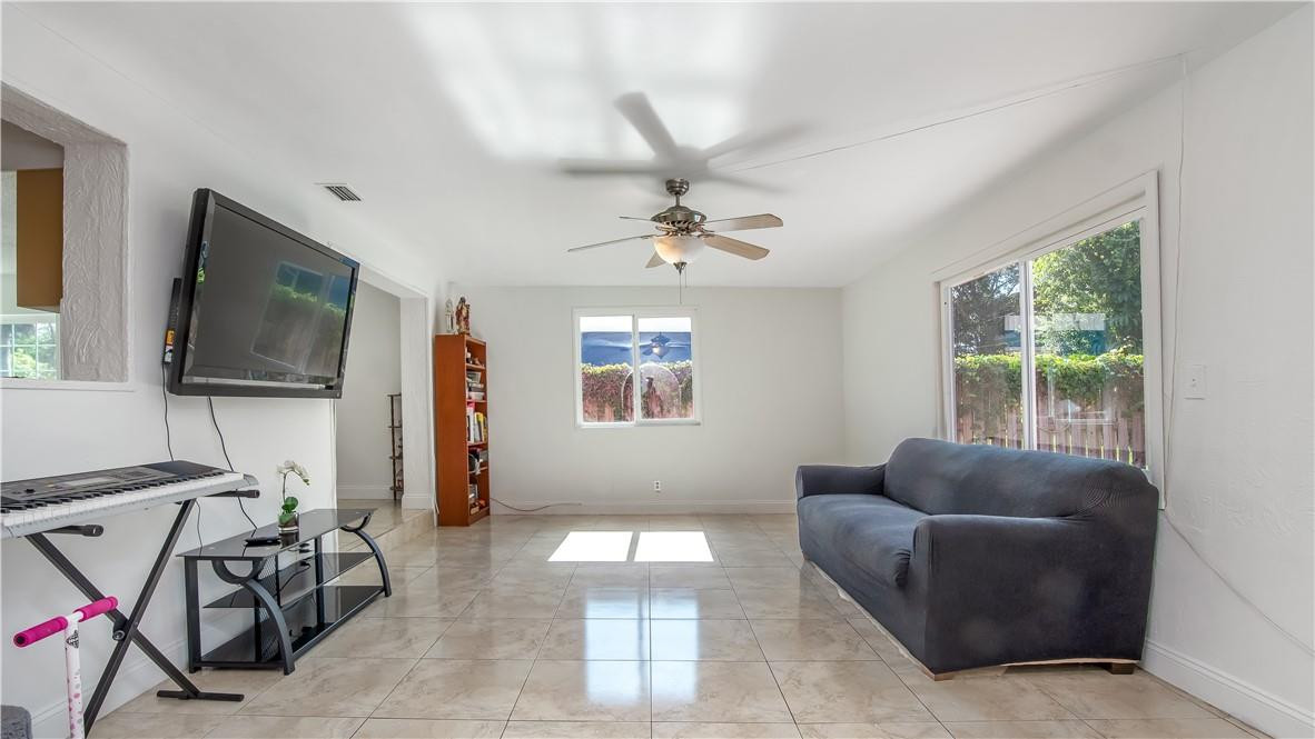 4987 Southwest 4th Street Pompano Beach, FL 33068 - Photo 11 of 31 Photo 11
