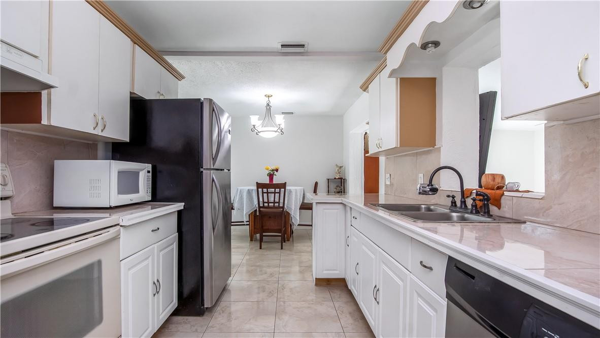 4987 Southwest 4th Street Pompano Beach, FL 33068 - Photo 7 of 31 Photo 7
