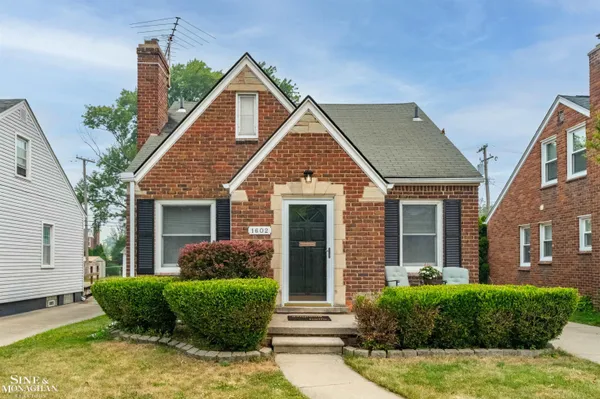 $349,999 | 1602 Anita Avenue, Grosse Pointe Woods, MI 48236