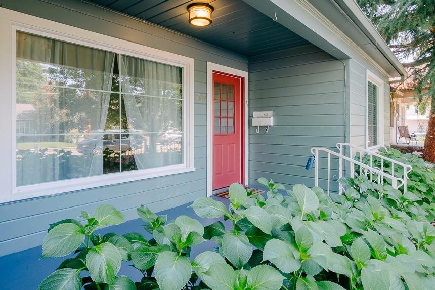 1008 Reddy Avenue Medford, OR 97504 - Photo 4 of 32 a flower plants sitting in front of a window