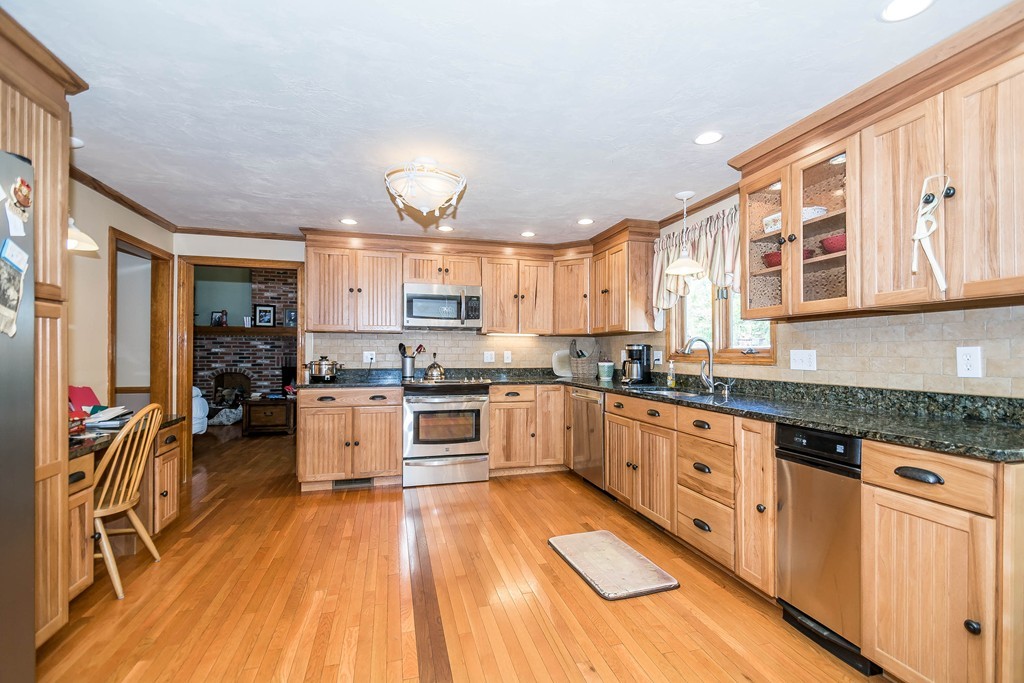 42 Gilman Road Billerica, MA 01862 - Photo 4 of 21 Gallery Image 4