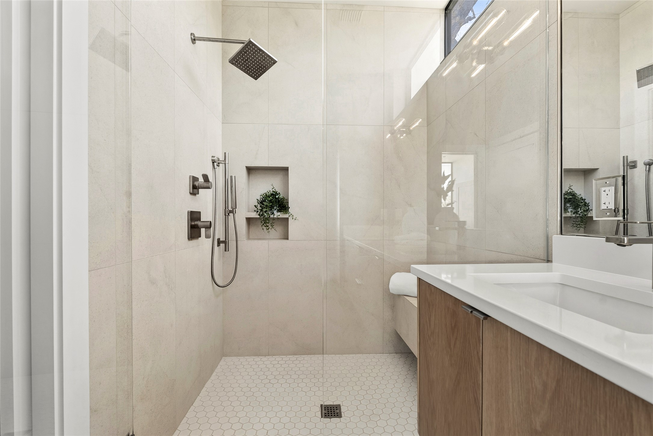 44 Chicon Street, Unit 1 Austin, TX 78702 - Photo 13 of 29 spa shower
