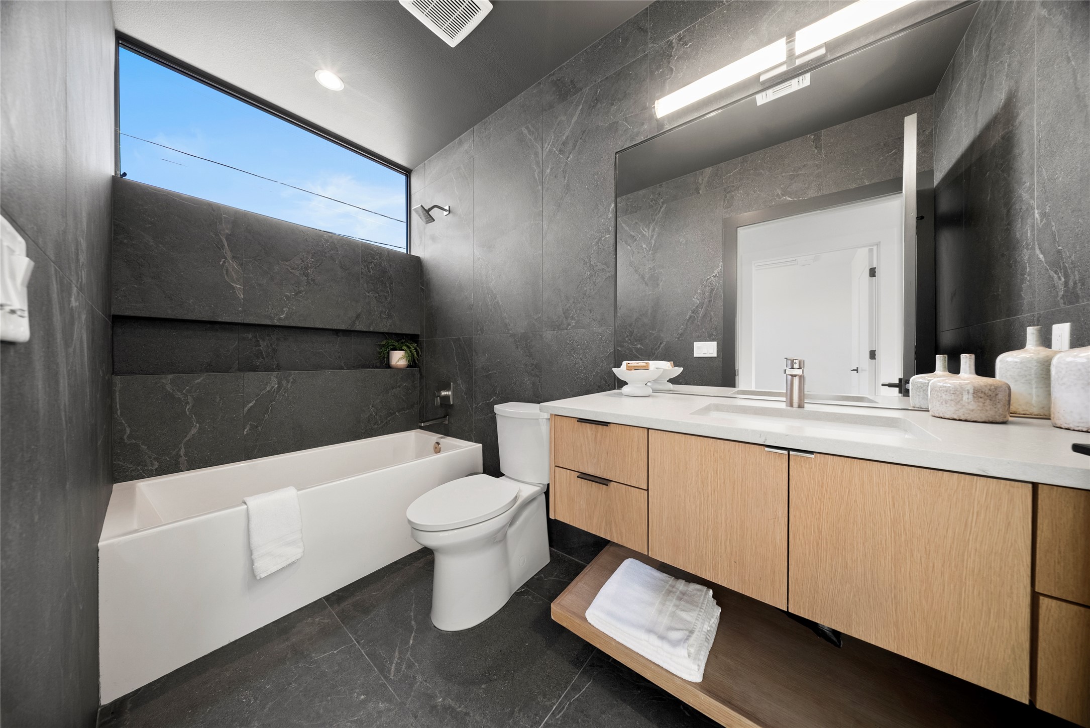 44 Chicon Street, Unit 1 Austin, TX 78702 - Photo 18 of 29 guest bathroom
